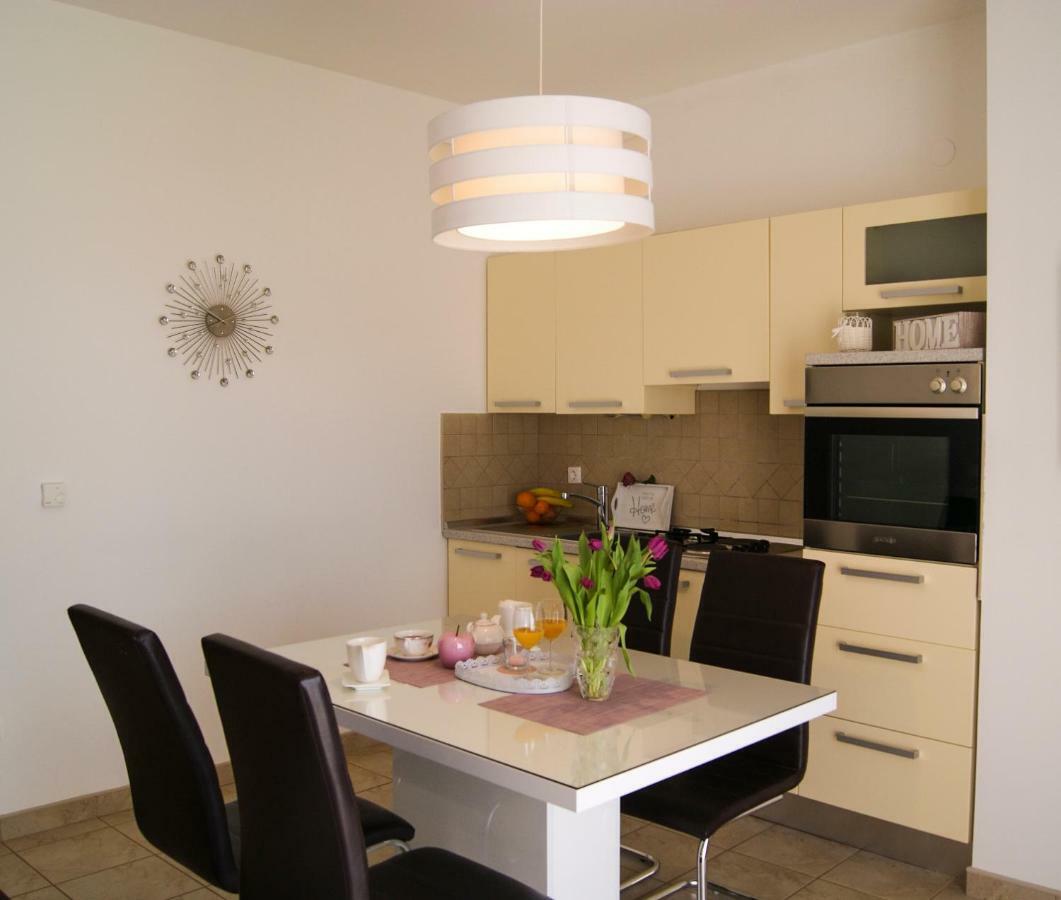 Apartments Tony Biograd Na Moru Exterior photo